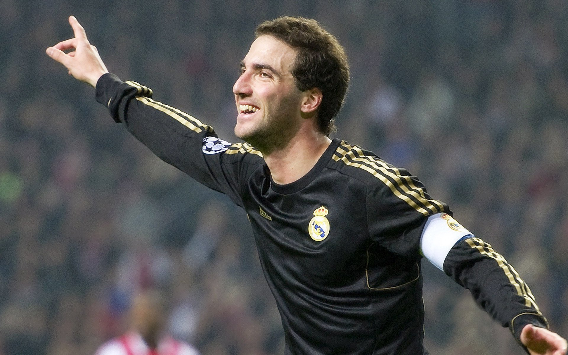 哈登谈团队配合称全队更有凝聚力，哈登的战队